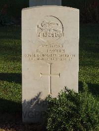 Salonika (Lembet Road) Military Cemetery - Lawton, R T